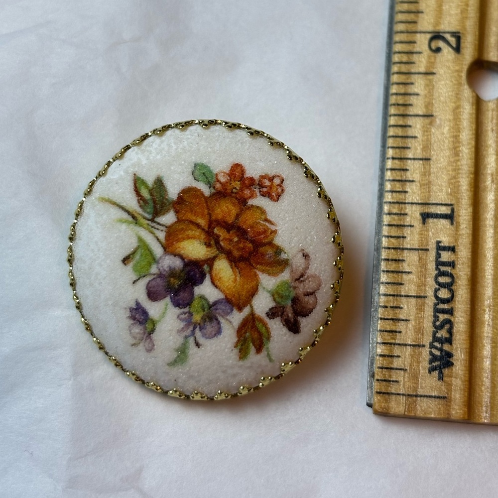 Vintage Round Floral Sugarstone Multicolor Brooch Flowers Goldtone Women’s Pin